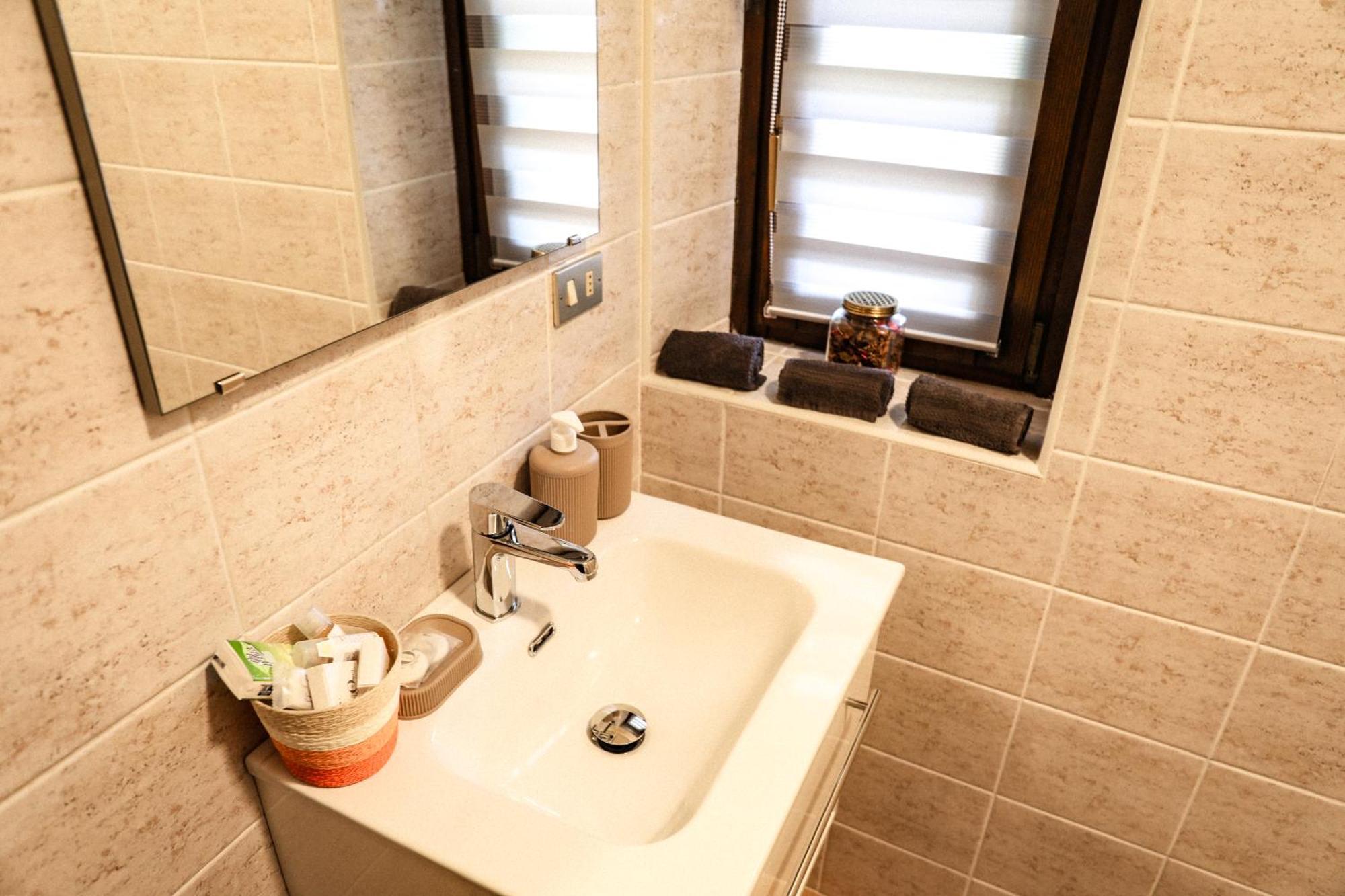 Vittoria Holiday House - Tulip Apartment And Tulip Room Stresa Kültér fotó