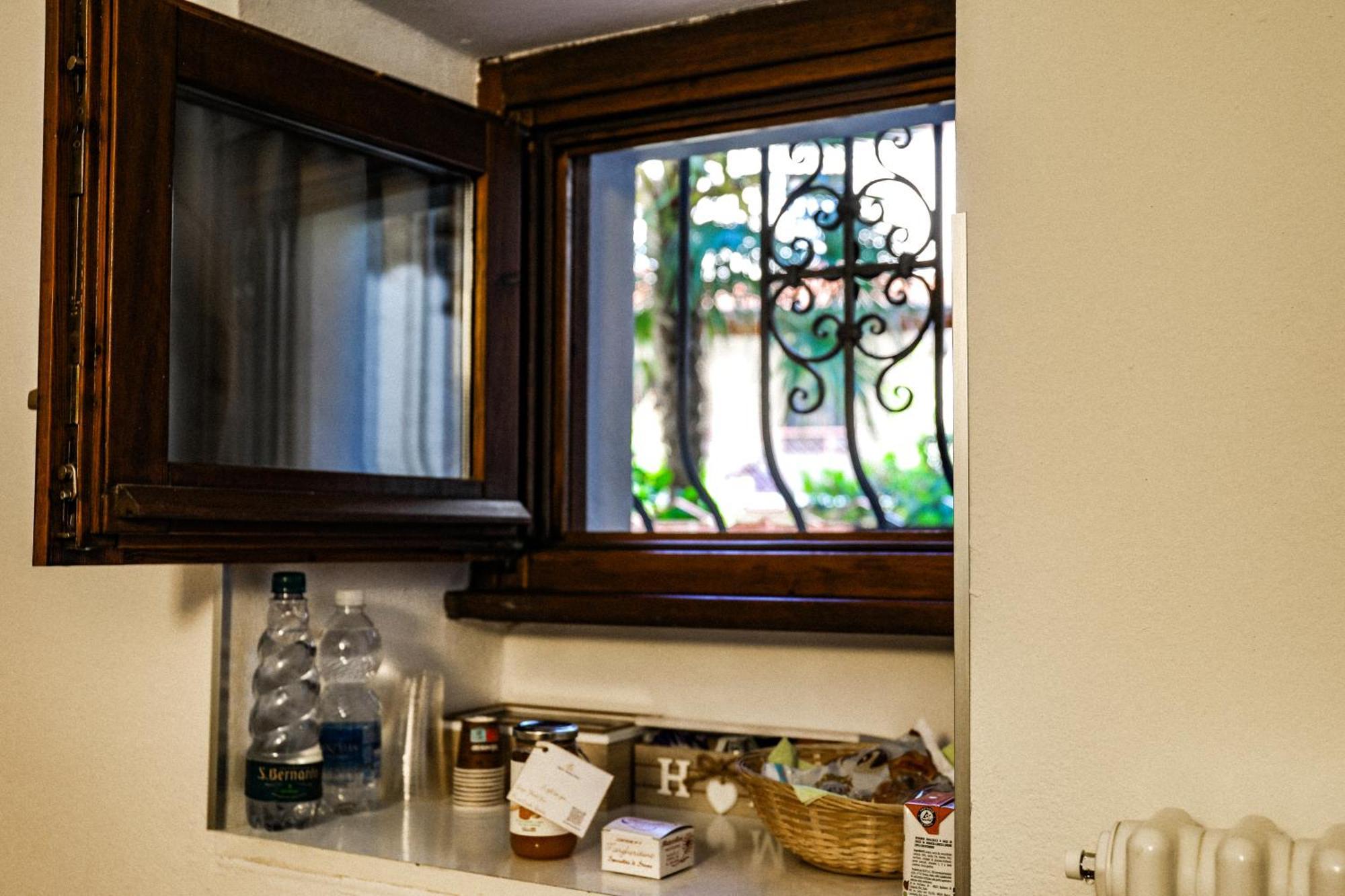 Vittoria Holiday House - Tulip Apartment And Tulip Room Stresa Kültér fotó